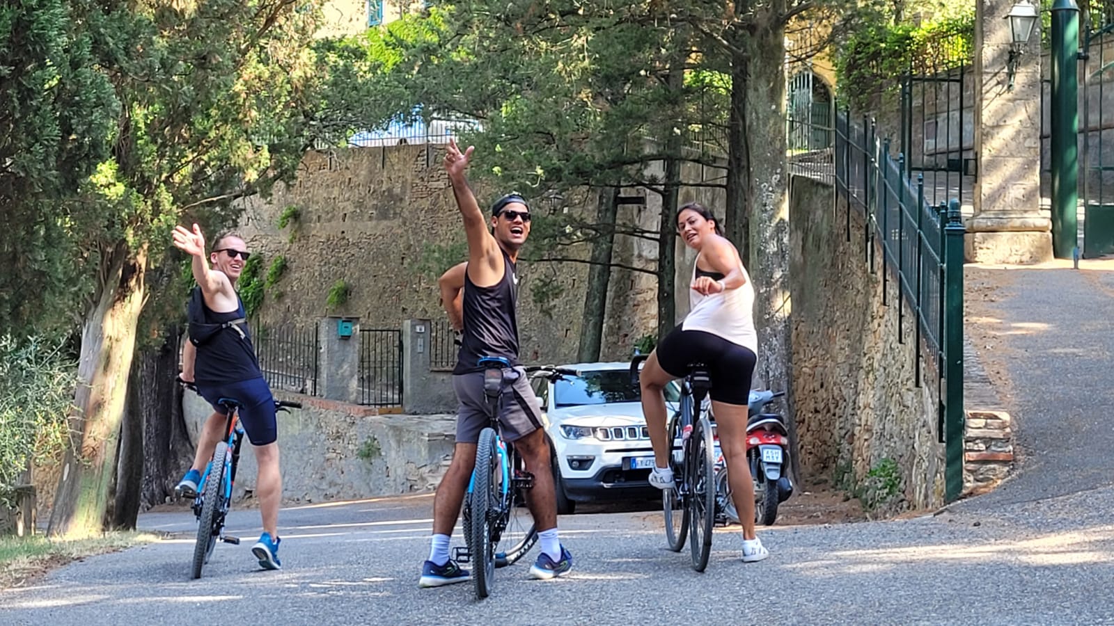 Laura&Friend riding Toscana gravel roads